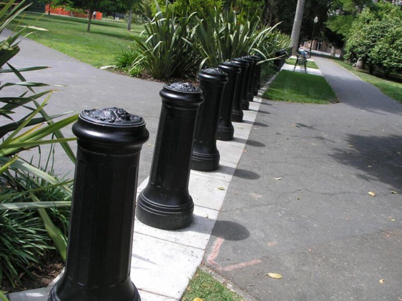 China Factory OEM Sand Casting Black Ductile Iron Aluminum Steel Parking Decorative Mooring Bollard Road Street safety Facility