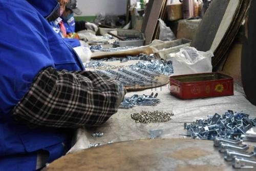 China Foundry Made OEM Cheap Cast Iron Anvil Blacksmith′s Steel Anvil