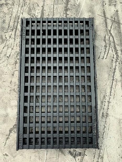 En124 D400 Heavy Duty Double Triangular Manhole Covers for Etisalat